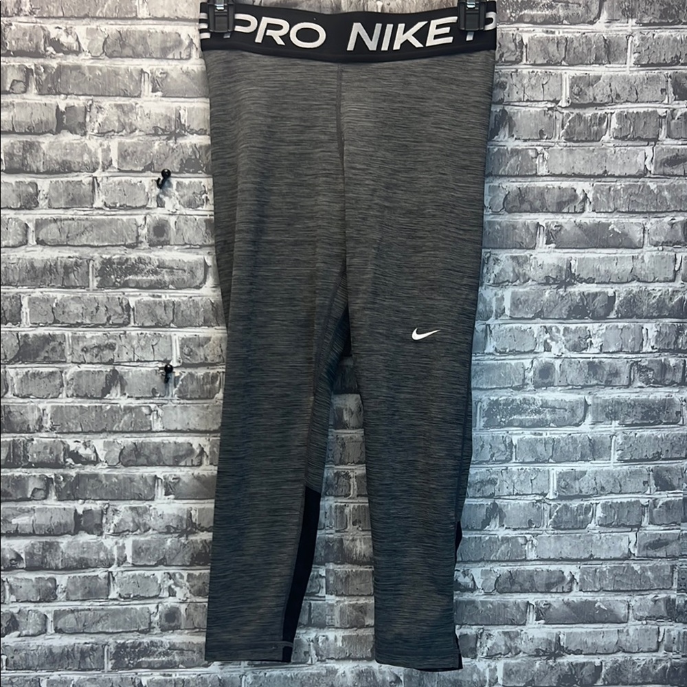 Nike Pro Gray Leggings‎
